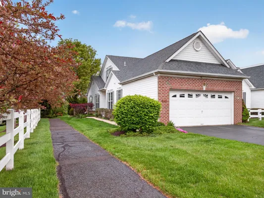 Property Slideshow image 3 of 48 | 90 newbury way, Lansdale, PA, 19446