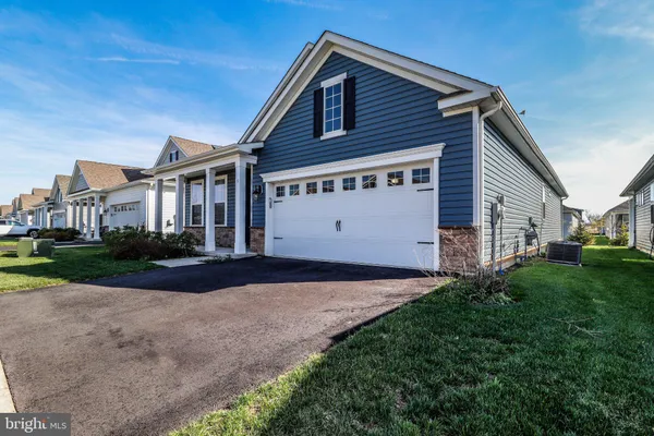 Property Slideshow image 2 of 45 | 5 preston ln, Delanco, NJ, 08075