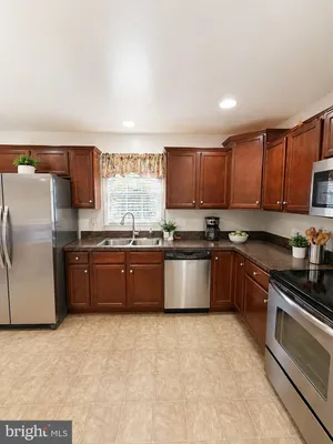 Property Slideshow image 2 of 23 | 852 walnut crest dr, Lebanon, PA, 17046