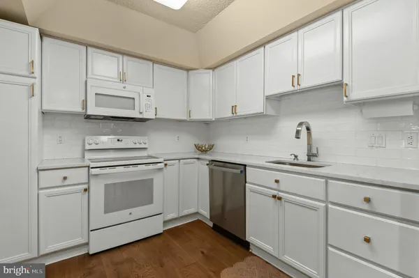 Property Slideshow image 3 of 50 | 6302 centennial sta, Warminster, PA, 18974