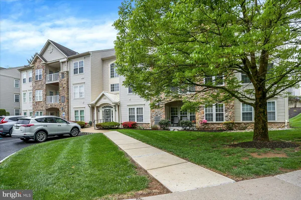Property Slideshow image 2 of 28 | 100 evodia cir 304, Warrington, PA, 18976