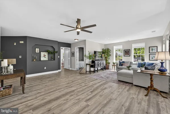 Property Slideshow image 3 of 40 | 6704 holly farm ln 112, Warrenton, VA, 20187