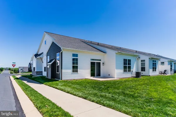 Property Slideshow image 3 of 44 | 730 aurora dr, Mechanicsburg, PA, 17055