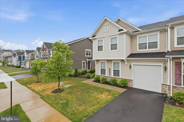 Property Slideshow image 3 of 48 | 3664 traford ln, Woodbridge, VA, 22193
