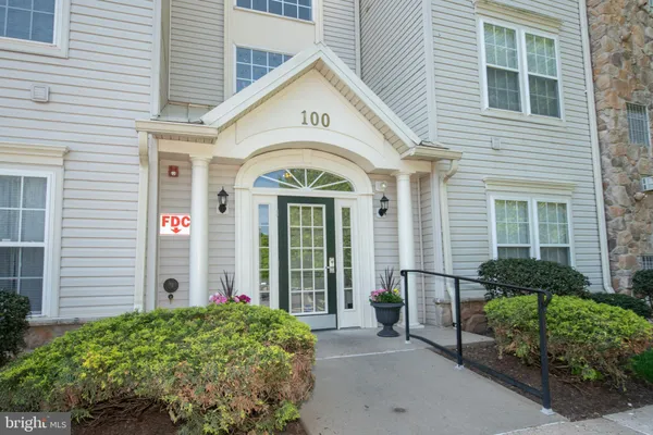 Property Slideshow image 2 of 23 | 100 fiddleleaf ln 102, Warrington, PA, 18976