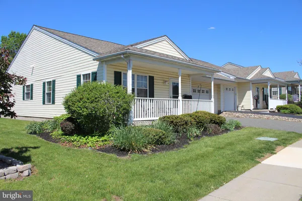 Property Slideshow image 2 of 37 | 181 w harmony dr 39, Pottstown, PA, 19464