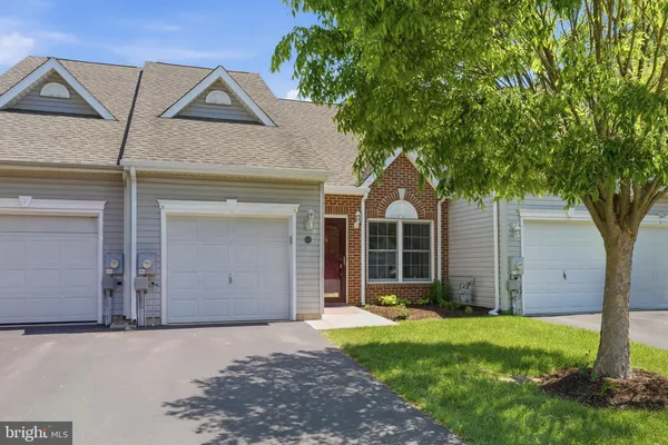 Property Slideshow image 3 of 53 | 623 kendall dr, Bear, DE, 19701