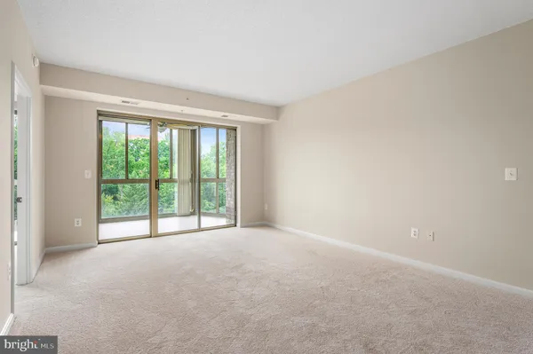 Property Slideshow image 3 of 39 | 19355 cypress ridge ter 404, Leesburg, VA, 20176