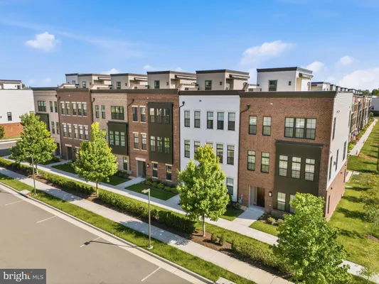 Property Slideshow image 3 of 69 | 43909 evelyn path ter, Ashburn, VA, 20147