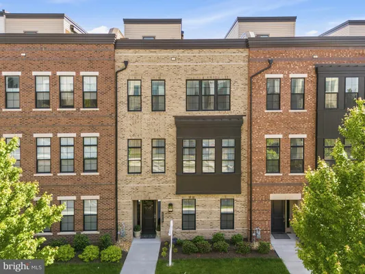 Property Slideshow image 2 of 61 | 43909 evelyn path ter, Ashburn, VA, 20147