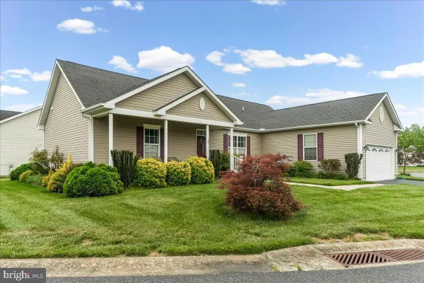 Property Slideshow image 3 of 40 | 57 winding carriage ln, Dover, DE, 19904