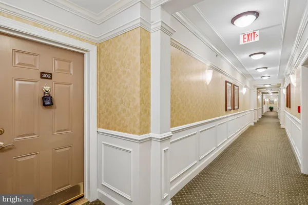 Property Slideshow image 2 of 53 | 15221 royal crest dr 302, Haymarket, VA, 20169