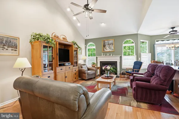 Property Slideshow image 2 of 27 | 1706 nottingham ct 136, Warrington, PA, 18976