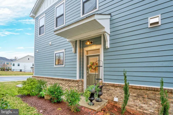 Property Slideshow image 2 of 54 | 19006 coral reef sq, Leesburg, VA, 20176