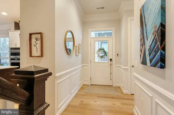 Property Slideshow image 3 of 54 | 19006 coral reef sq, Leesburg, VA, 20176