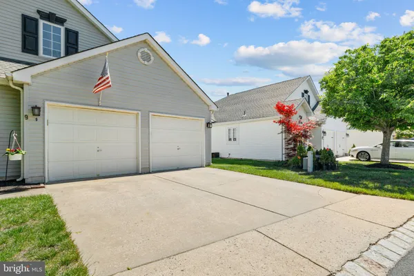 Property Slideshow image 3 of 42 | 9 eaton ct, Jackson, NJ, 08527