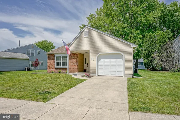 Property Slideshow image 2 of 22 | 27 lakebridge dr, Deptford, NJ, 08096