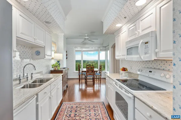 Property Slideshow image 3 of 31 | 500 crestwood dr 2604, Charlottesville, VA, 22903