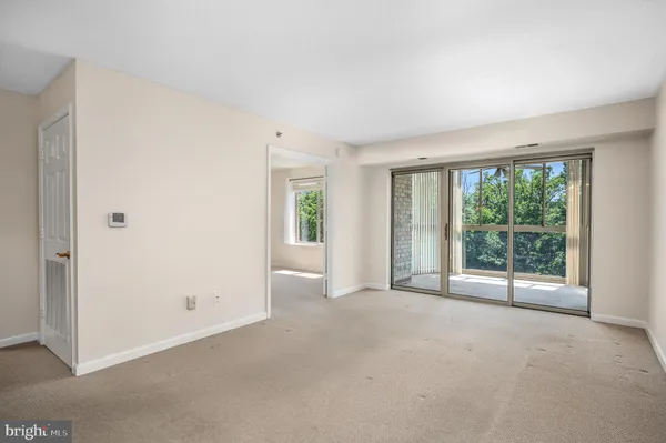 Property Slideshow image 2 of 43 | 19385 cypress ridge ter 519, Leesburg, VA, 20176