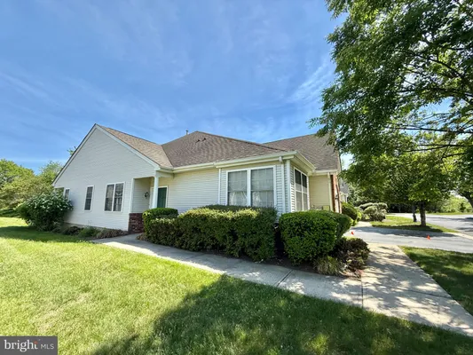 Property Slideshow image 2 of 19 | 73 meadowlark dr, Hamilton, NJ, 08690