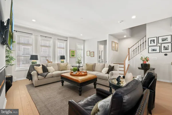 Property Slideshow image 3 of 61 | 43909 evelyn path ter, Ashburn, VA, 20147