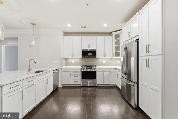 Property Slideshow image 3 of 82 | 21007 rocky knoll sq 205, Ashburn, VA, 20147