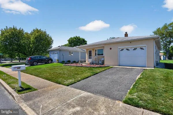 Property Slideshow image 2 of 32 | 17 corinth pl, Toms River, NJ, 08757