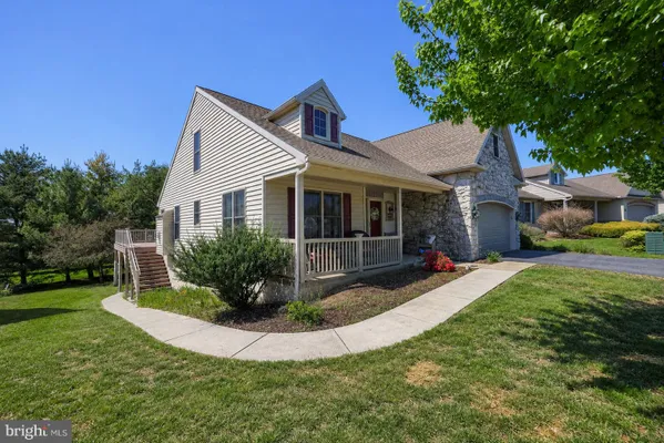 Property Slideshow image 2 of 40 | 1042 cambridge dr, Manheim, PA, 17545
