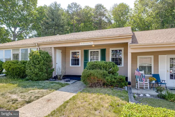 Property Slideshow image 2 of 24 | 10 gramercy pl, Southampton, NJ, 08088