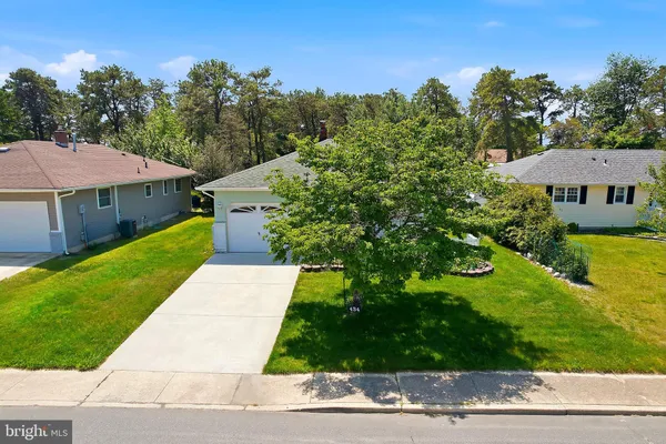 Property Slideshow image 3 of 56 | 434 jamaica blvd, Toms River, NJ, 08757