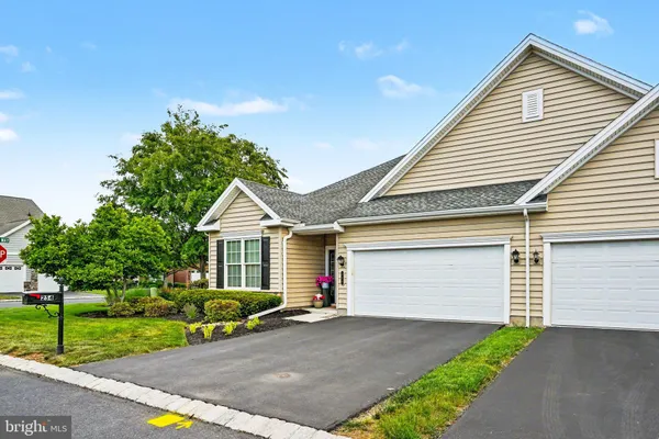Property Slideshow image 2 of 30 | 254 colonial dr, Mechanicsburg, PA, 17050