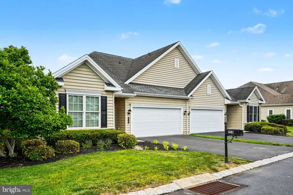 Property Slideshow image 3 of 30 | 254 colonial dr, Mechanicsburg, PA, 17050