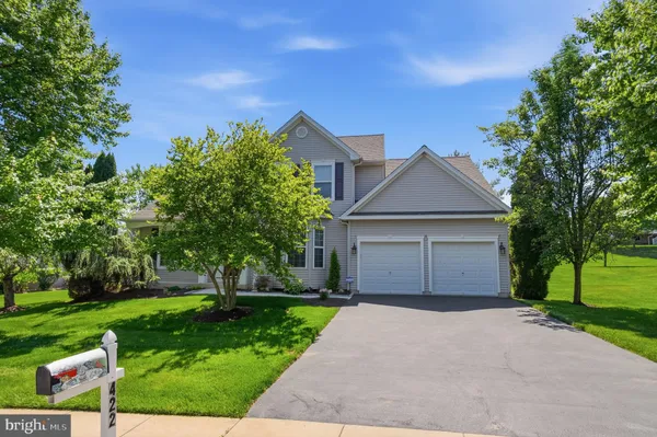 Property Slideshow image 2 of 46 | 422 westview dr, Avondale, PA, 19311