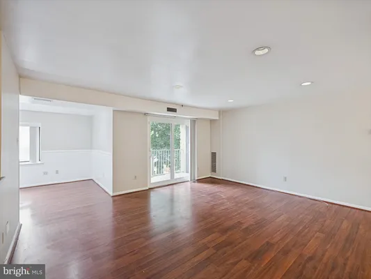 Property Slideshow image 3 of 39 | 3204 delaire landing rd 3204, Philadelphia, PA, 19114