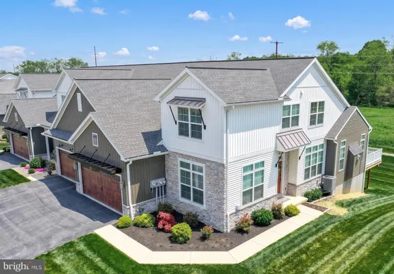 Property Slideshow image 2 of 7 | 770 aurora dr, Mechanicsburg, PA, 17055
