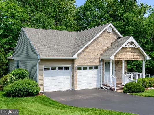 Property Slideshow image 3 of 48 | 309 deer track ct, West Grove, PA, 19390
