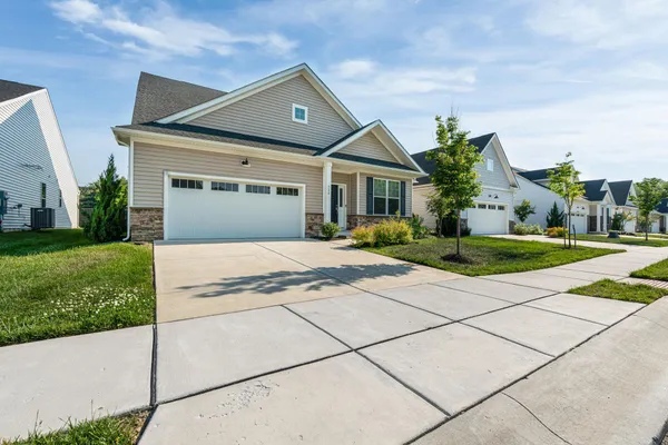 Property Slideshow image 3 of 42 | 520 davis falls dr, Newark, DE, 19702