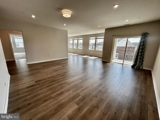 Property Slideshow image 3 of 36 | 700 mount airy ter 301, Leesburg, VA, 20176
