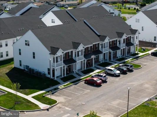 Property Slideshow image 2 of 5 | 38 ivy ln 77, Levittown, PA, 19055