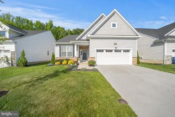 Property Slideshow image 2 of 11 | 651 mayfield falls dr, Newark, DE, 19702