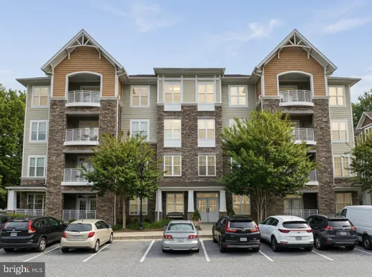 Property Slideshow image 2 of 25 | 11 clay lodge ln 101, Baltimore, MD, 21228