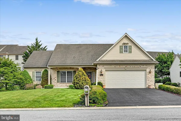Property Slideshow image 2 of 39 | 850 water edge ct, Lebanon, PA, 17046