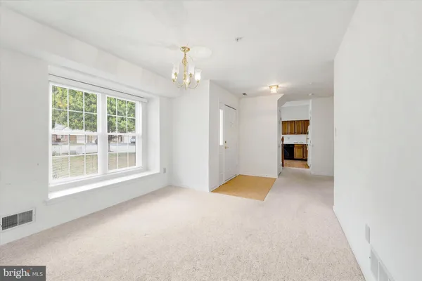 Property Slideshow image 2 of 20 | 11 fleetwood ct 22, Wilmington, DE, 19804