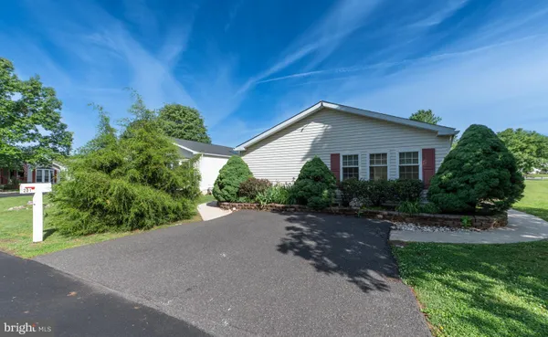 Property Slideshow image 3 of 54 | 201 village way, Royersford, PA, 19468