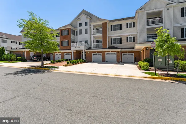 Property Slideshow image 2 of 37 | 15100 heather mill ln 304, Haymarket, VA, 20169