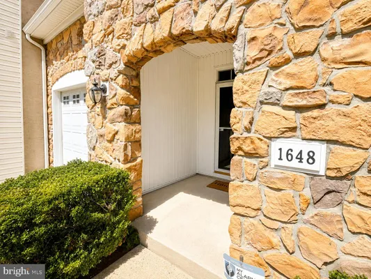 Property Slideshow image 2 of 39 | 1648 parkview ct, Garnet Valley, PA, 19060