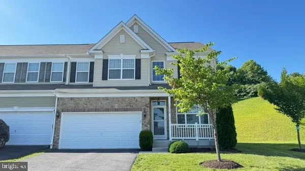 Property Slideshow image 2 of 43 | 118 greenvale mews dr 24, Westminster, MD, 21157