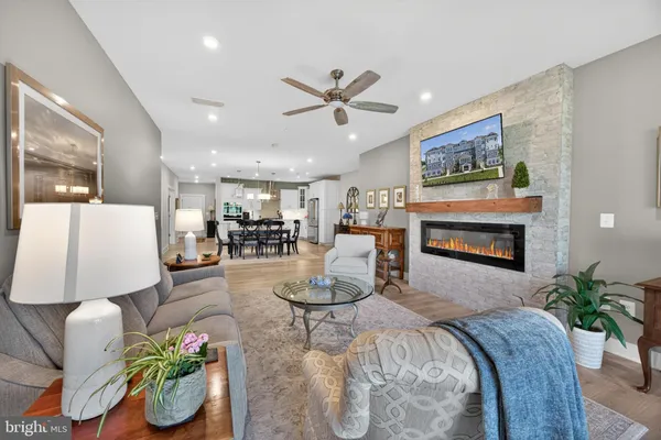 Property Slideshow image 2 of 42 | 129 wheelhouse way 11, Chester, MD, 21619