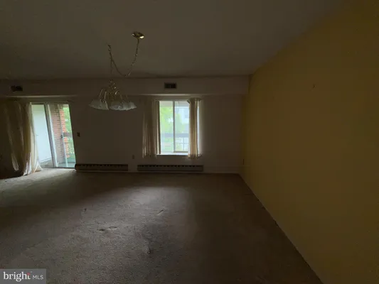 Property Slideshow image 3 of 10 | 15100 glade dr 11, Silver Spring, MD, 20906
