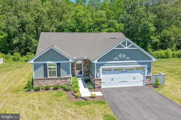 Property Slideshow image 2 of 36 | 401 alezach dr, Dover, DE, 19901